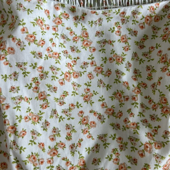 Women’s rose puffy shoulder dress - Picture 2 of 4